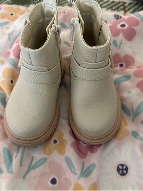Cat & Jack Cream Toddler Ankle Boots